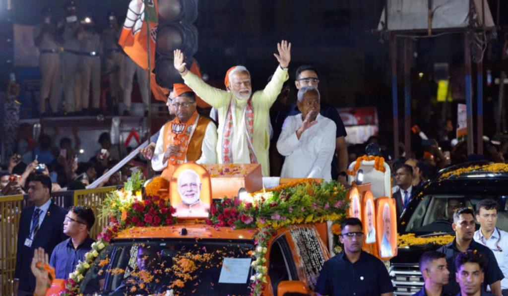 Bihar की राजधानी Patna से, PM Modi ने फिर से 400 पार करने के नारे को उठाया, पटना रोडशो में ऐसा क्या देखा उन्होंने?