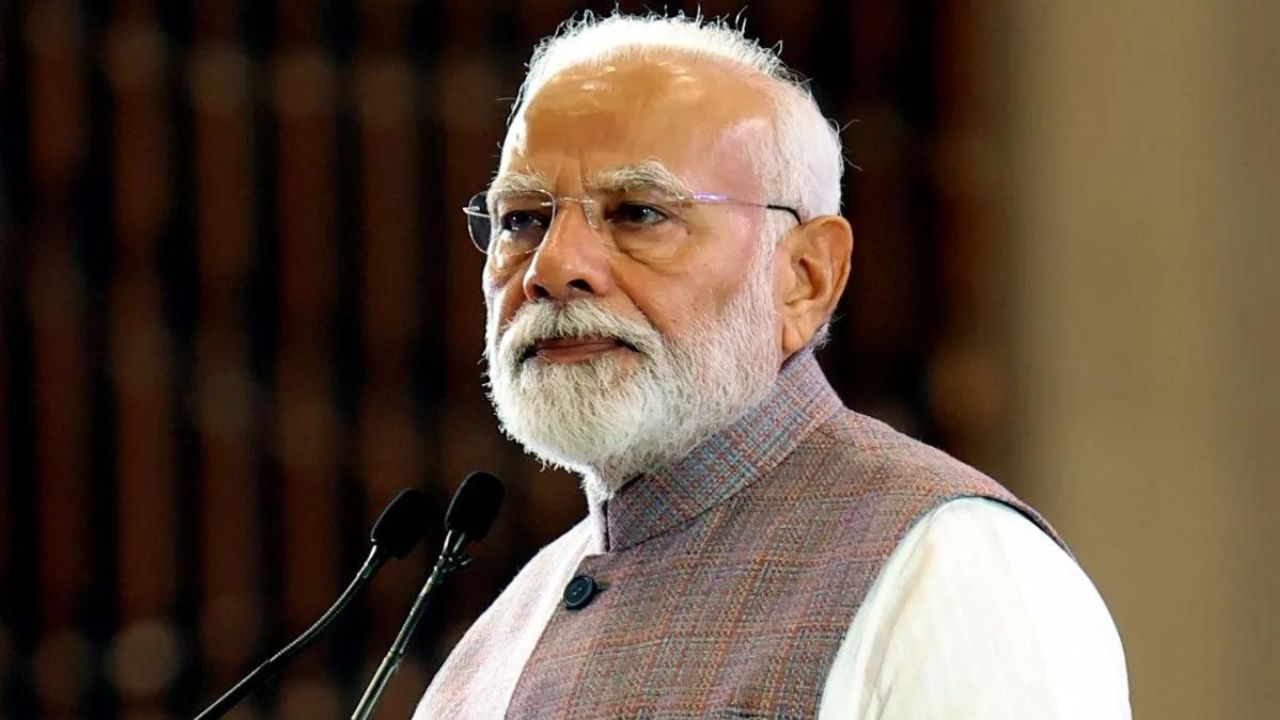 PM Modi ने बाल गंगाधर तिलक और चंद्रशेखर आज़ाद की जयंती पर अर्पित की श्रद्धांजलि