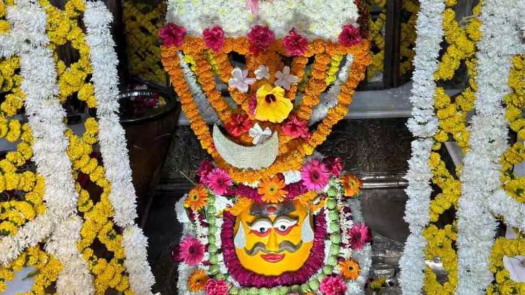 Balkeshwar Mahadev temple: आगरा के बलकेश्वर महादेव मंदिर में जलाभिषेक की विशेष व्यवस्था, काशी विश्वनाथ मंदिर की तरह; मेले के लिए खास इंतजाम