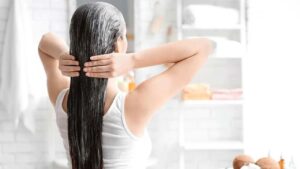 Hair Care Tips: बालों के स्पा के लिए पैसे खर्च करने की जरूरत नहीं, आप घर पर ही पा सकते हैं सिल्की-स्मूद बाल