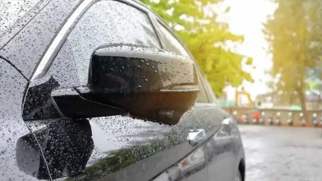 Car Tips: बारिश के मौसम में रियर वाइपर की भूमिका, कैसे देता है शानदार लाभ