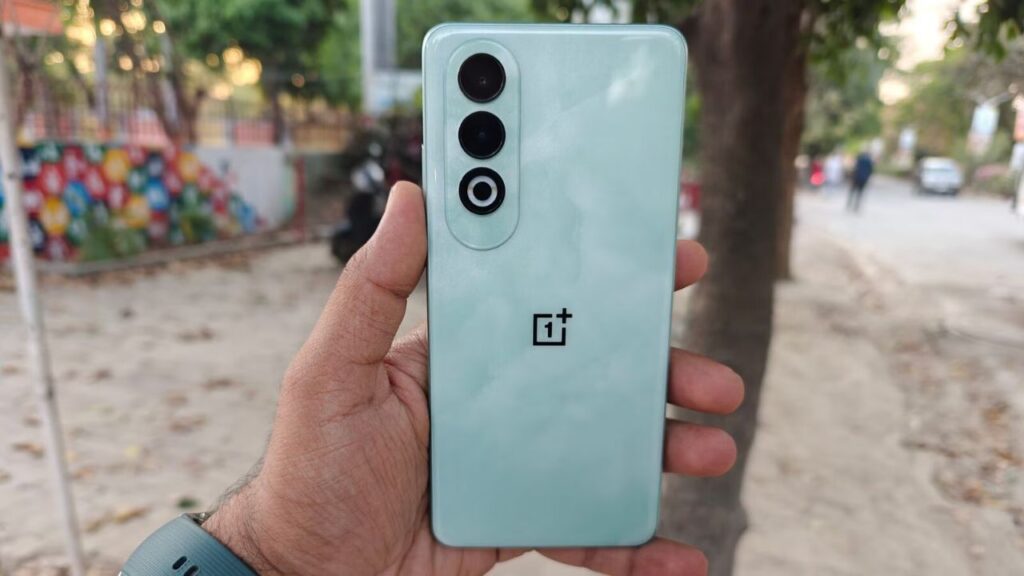 OnePlus Nord 4 Review: मिड-रेंज प्रीमियम स्मार्टफोन जो आता है दमदार स्पेसिफिकेशन्स और डिजाइन के साथ