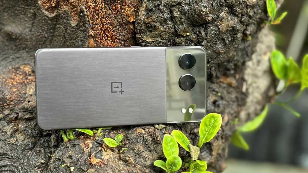 OnePlus Nord 4 Review: मिड-रेंज प्रीमियम स्मार्टफोन जो आता है दमदार स्पेसिफिकेशन्स और डिजाइन के साथ