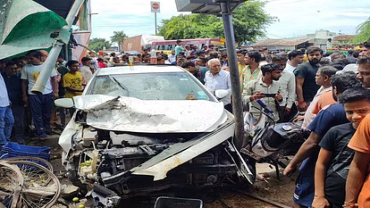 Noida: ट्रैफिक उप-निरीक्षक को तेज़ रफ्तार कार ने कुचला, गंभीर हालत में अस्पताल में भर्ती