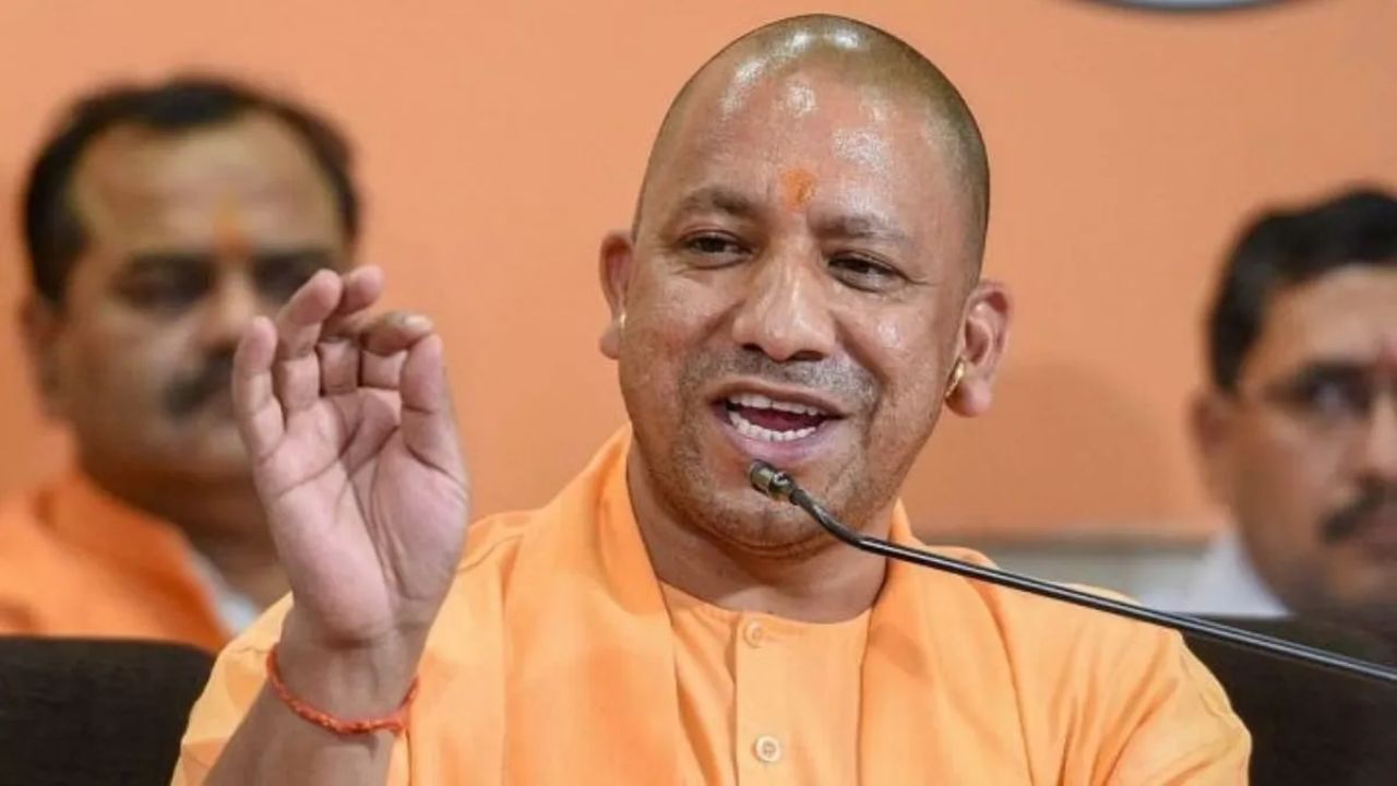 Chief Minister Yogi's ultimatum: ''बेटियों की सुरक्षा से छेड़छाड़ की तो अगली सड़क पर यमराज खड़े मिलेंगे'