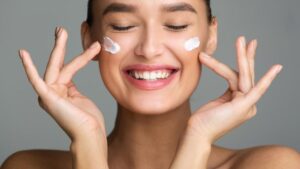 Skin Care Tips: इन चीजों का स्किन पर न करें उपयोग, वरना होगा बड़ा नुकसान!