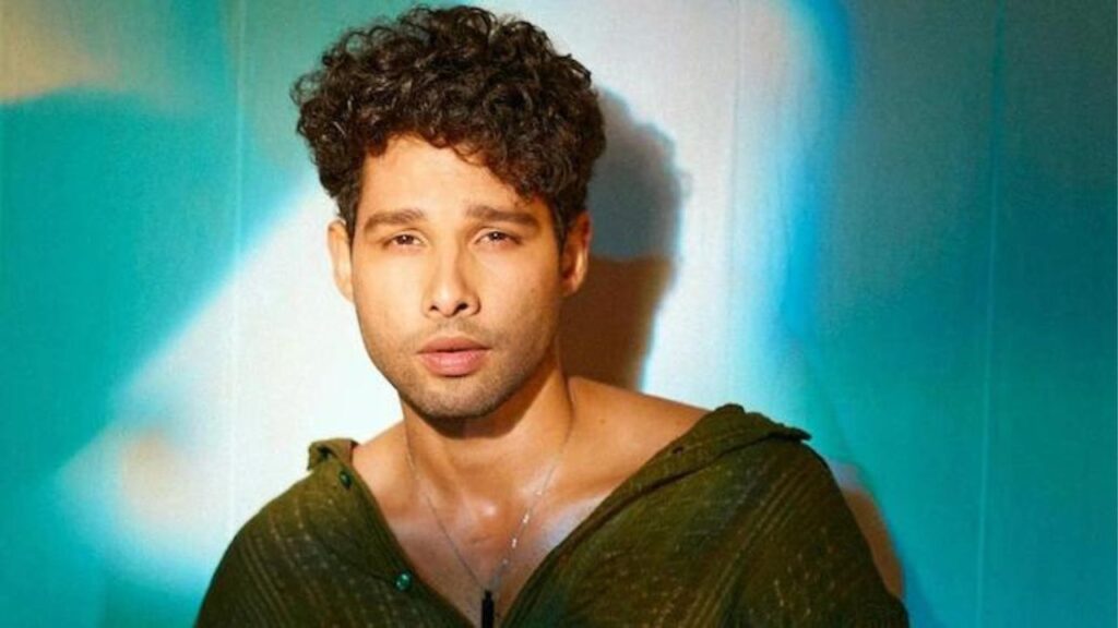 Siddhant Chaturvedi: अभिनय के लिए CA की पढ़ाई छोड़कर पहली सैलरी से भाई के लिए खरीदी PS5