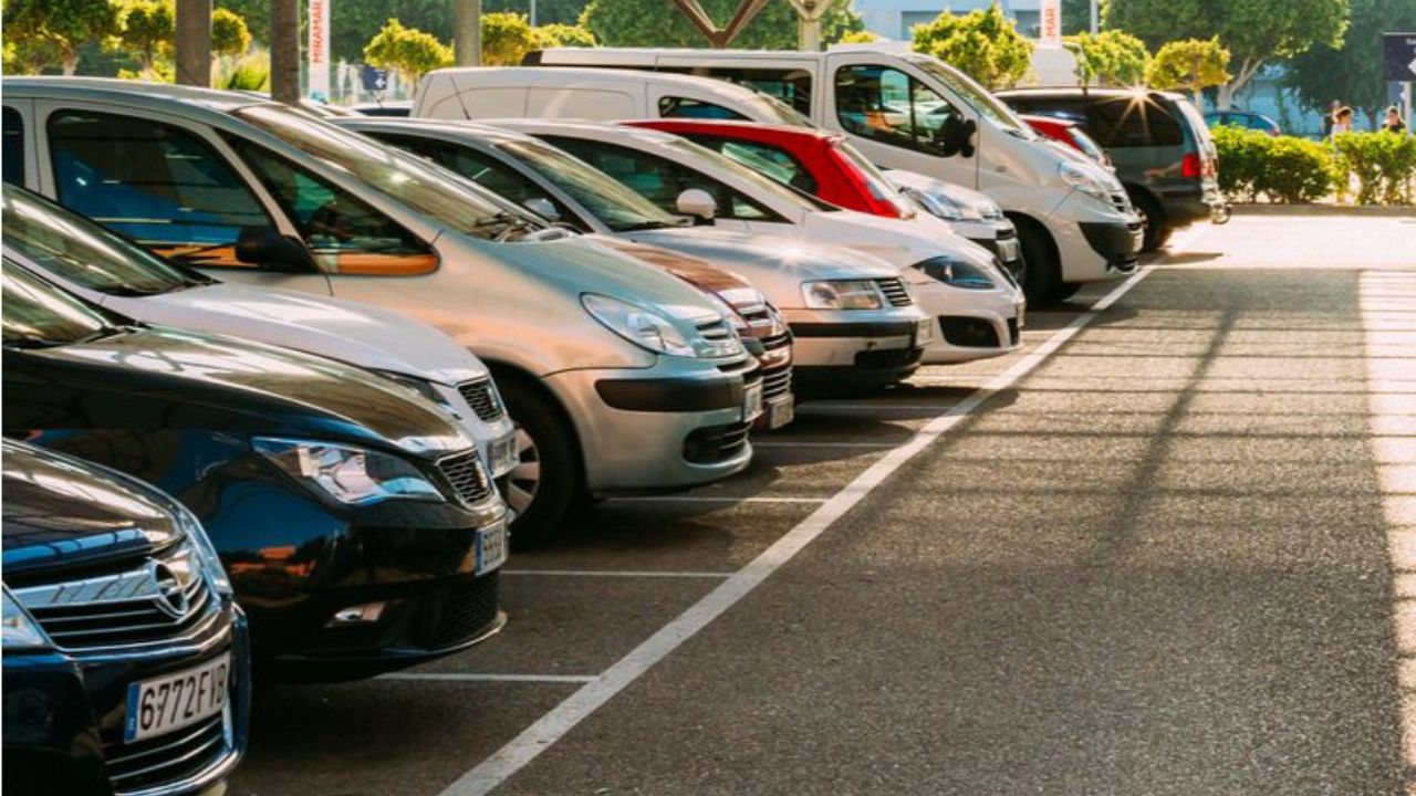 Car Parking Tips: "कार पार्क करते समय इन चार गलतियों से बचें, वरना बढ़ सकती है मुश्किलें"