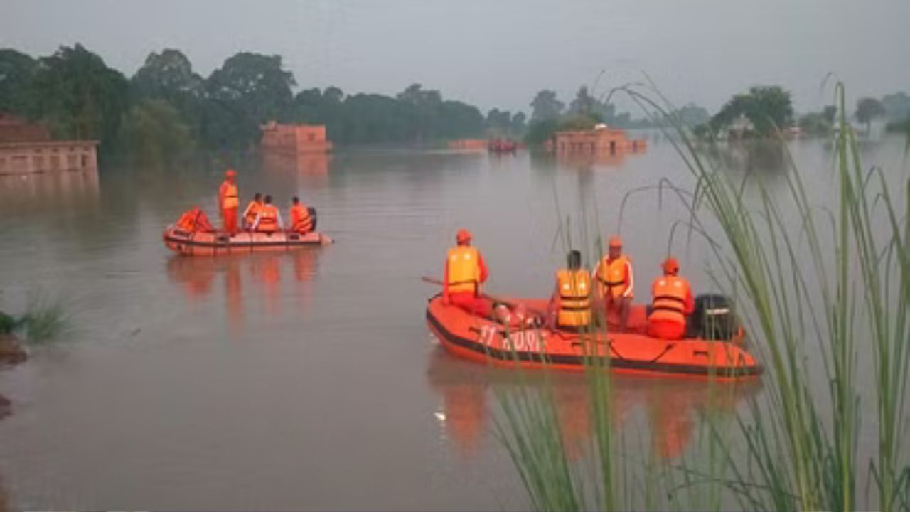 Saryu river havoc: एनएच-31 लहरों में बहा, 3000 लोग पानी से घिरे; बाढ़ के बीच NDRF ने संभाली कमान