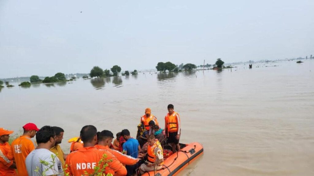 Saryu river havoc: एनएच-31 लहरों में बहा, 3000 लोग पानी से घिरे; बाढ़ के बीच NDRF ने संभाली कमान