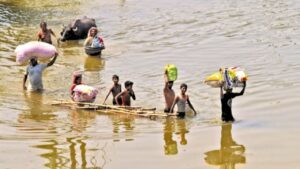 Bihar: पटना में गंगा का जलस्तर खतरे के निशान से ऊपर, 76 सरकारी स्कूल बंद