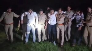 Uttar Pradesh: बरेली में पुलिस मुठभेड़ में 6 बदमाश गिरफ्तार, 3 को गोली मारकर पकड़ा गया