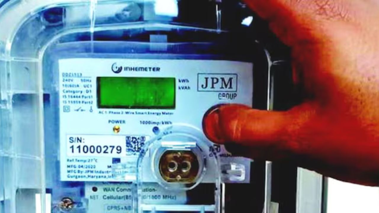 Smart Meter: ‘हम स्मार्ट मीटर की स्थापना नहीं होने देंगे, यह सबको लूटता है...’, दरभंगा में ग्रामीणों ने JE को भगाया, भारी हंगामा