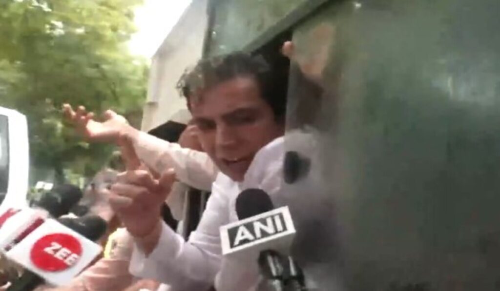 Congress: रवनीत बिट्टू की टिप्पणी पर कांग्रेस का विरोध, कांग्रेस ने लगाया 'पुरानी चालों' का आरोप