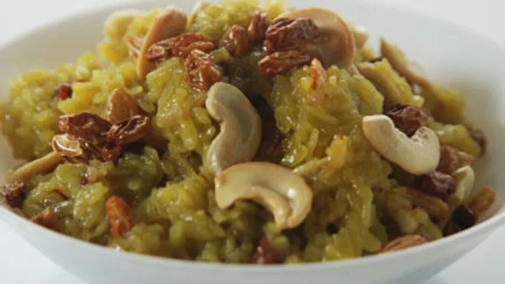 Sweet Poha Recipe: मिनटों में बनाएं और नाश्ते का आनंद लें!