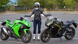 Honda CB300F Vs Kawasaki Ninja 300: इंजन, फीचर्स और कीमत के मामले में कौन बेहतर है?