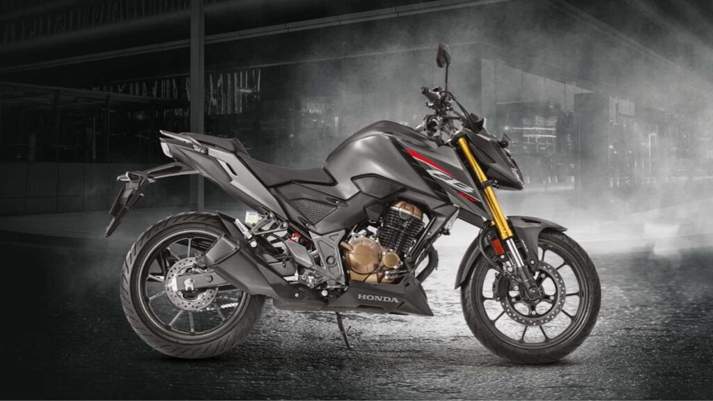 Honda ने लॉन्च की CB300F मोटरसाइकिल, देश की पहली E85 फ्लेक्स फ्यूल बाइक, कीमत ₹1.70 लाख