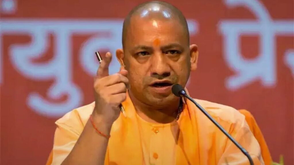 Uttar Pradesh में खाने में थूकने के खिलाफ सख्ती, योगी सरकार लाएगी नया कानून