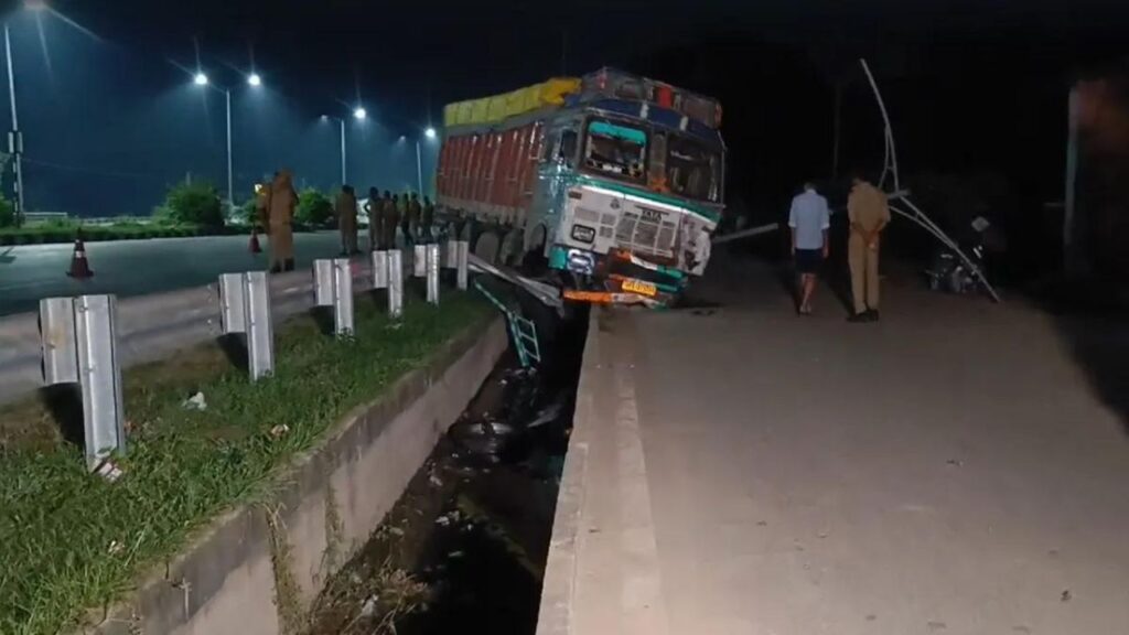 Mirzapur accident: मिर्जापुर में दर्दनाक सड़क हादसा, ट्रक और ट्रैक्टर-ट्रॉली की टक्कर में 10 लोगों की मौत