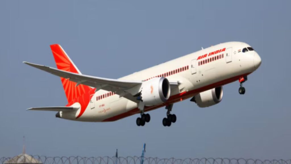 Air India की फ्लाइट को बम की धमकी, किया मिड-एयर डाइवर्जन