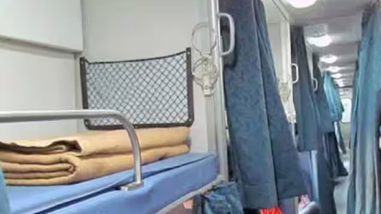 Indian Railway की एसी कोचों में चादर-कंबल की सफाई; एक चिंता का विषय