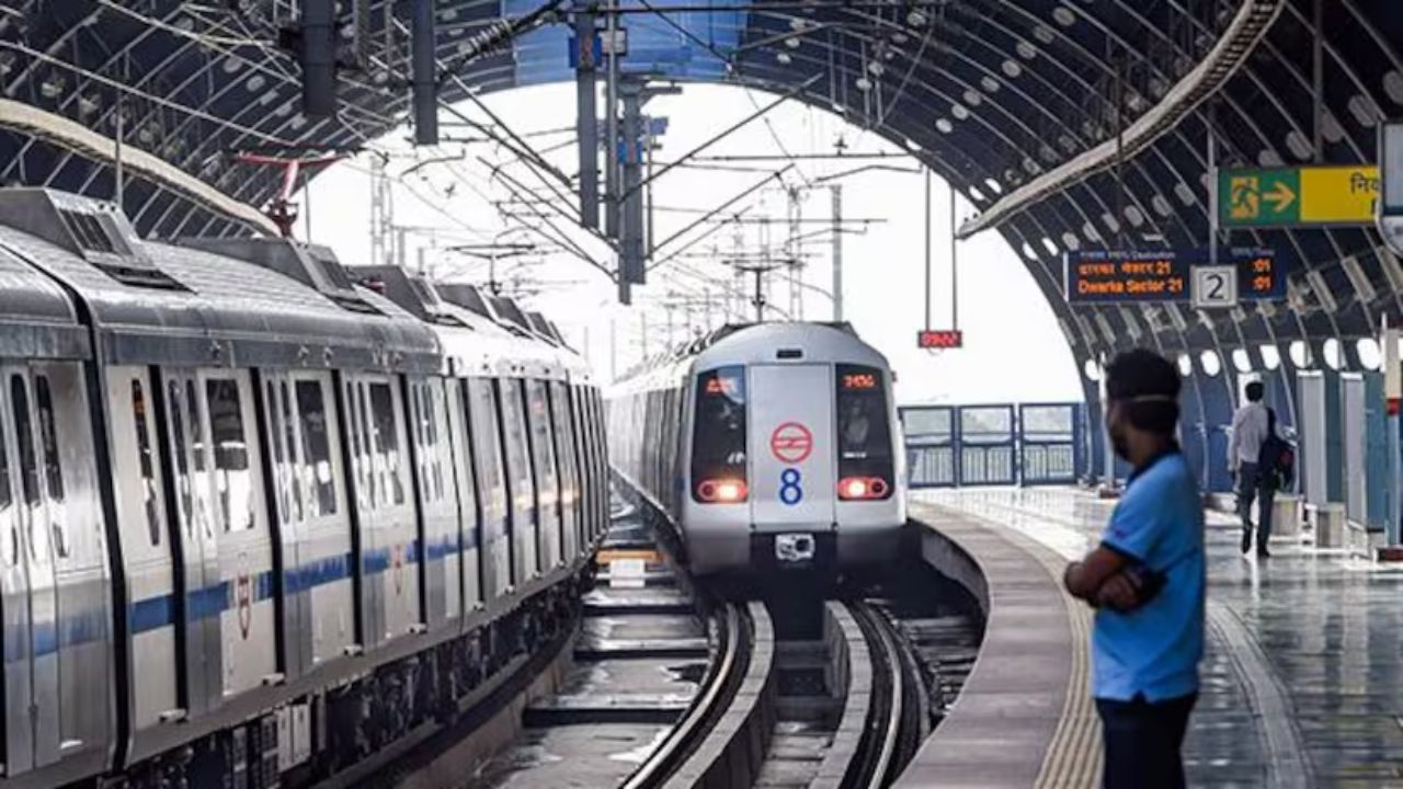 Delhi Metro: बी.टेक पाठ्यक्रम में शामिल हो सकती है मेट्रो तकनीक, जानें इस महत्वपूर्ण कदम की पूरी जानकारी