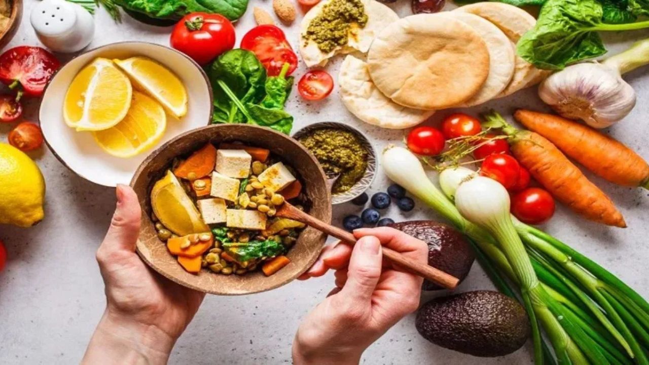 Mediterranean Diet: शरीर को स्वस्थ रखने और सर्दियों में गर्मी देने के लिए आदर्श, जानें इसके अनगिनत लाभ