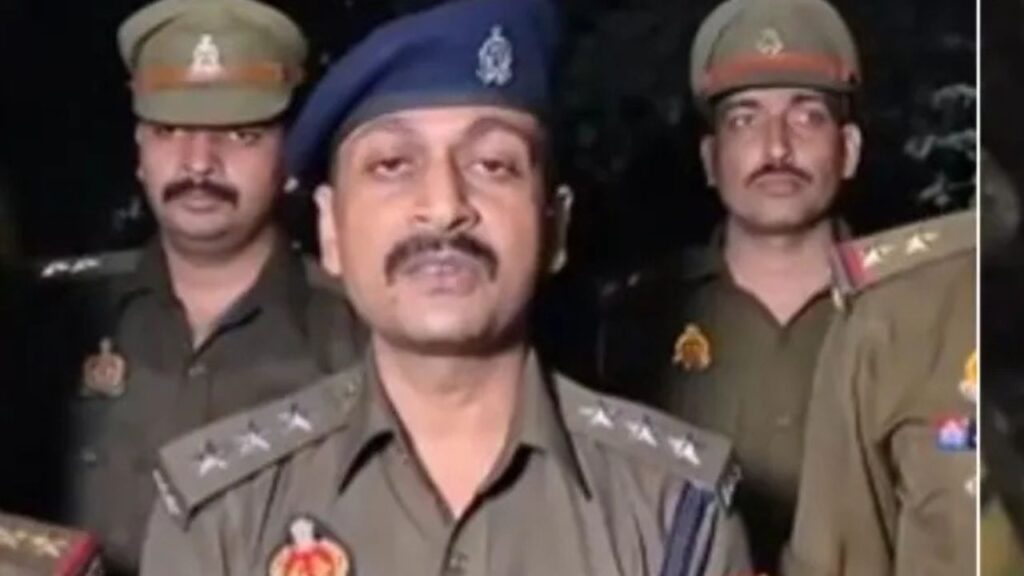 Uttar Pradesh में पुलिस पर फायरिंग, बदमाशों की जवाबी कार्रवाई में गोली लगी