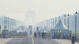 Delhi Pollution: घने स्मॉग की चादर में लिपटी राजधानी, AQI 'बहुत खराब' श्रेणी में