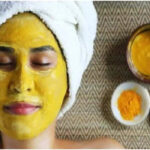 Skin Care: त्वचा पर हल्दी का लेप लगाने से बढ़ता है निखार, मिलते हैं कई फायदे